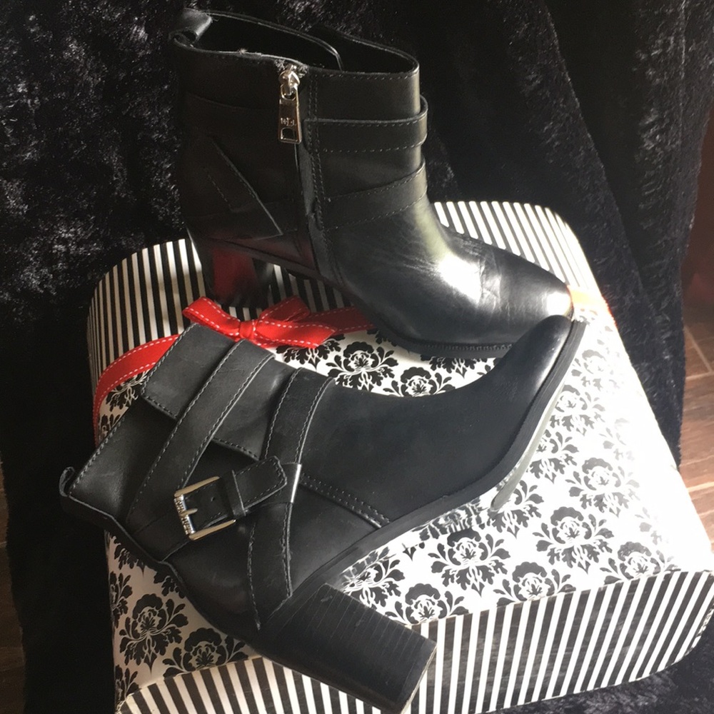 Ralph Lauren Bootie 7.5